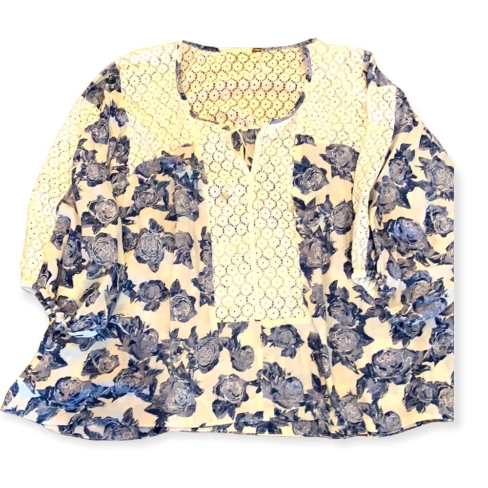 EUC. Floral Lace peasant blouse in blues and cream